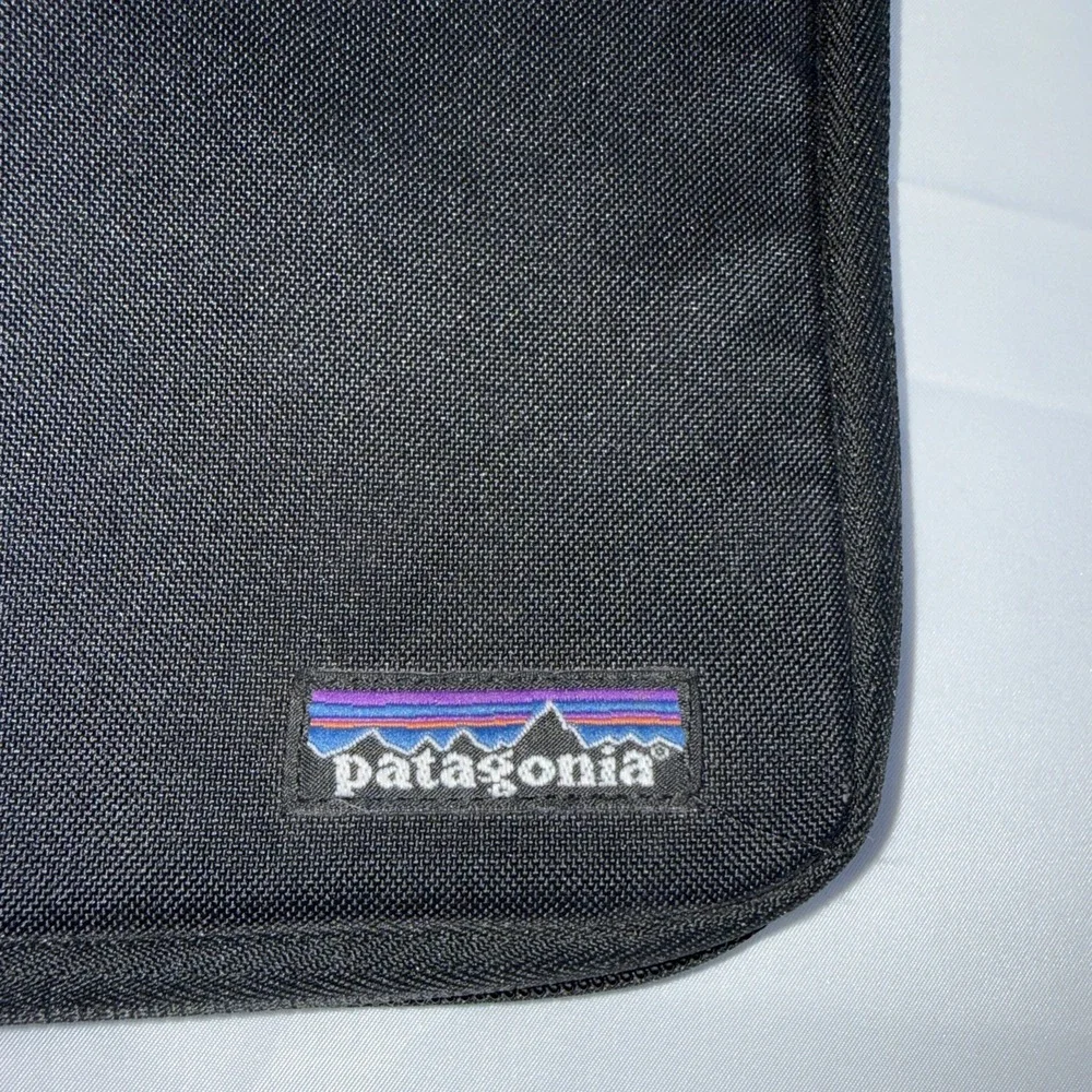 Patagonia Padded Tablet Case Black Zip Around Accessory 9x7 iPad Mini Kindle